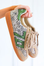 Load image into Gallery viewer, Poise Gold 70 Sneakers
