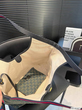 Load image into Gallery viewer, Maxi Shoulderbag
