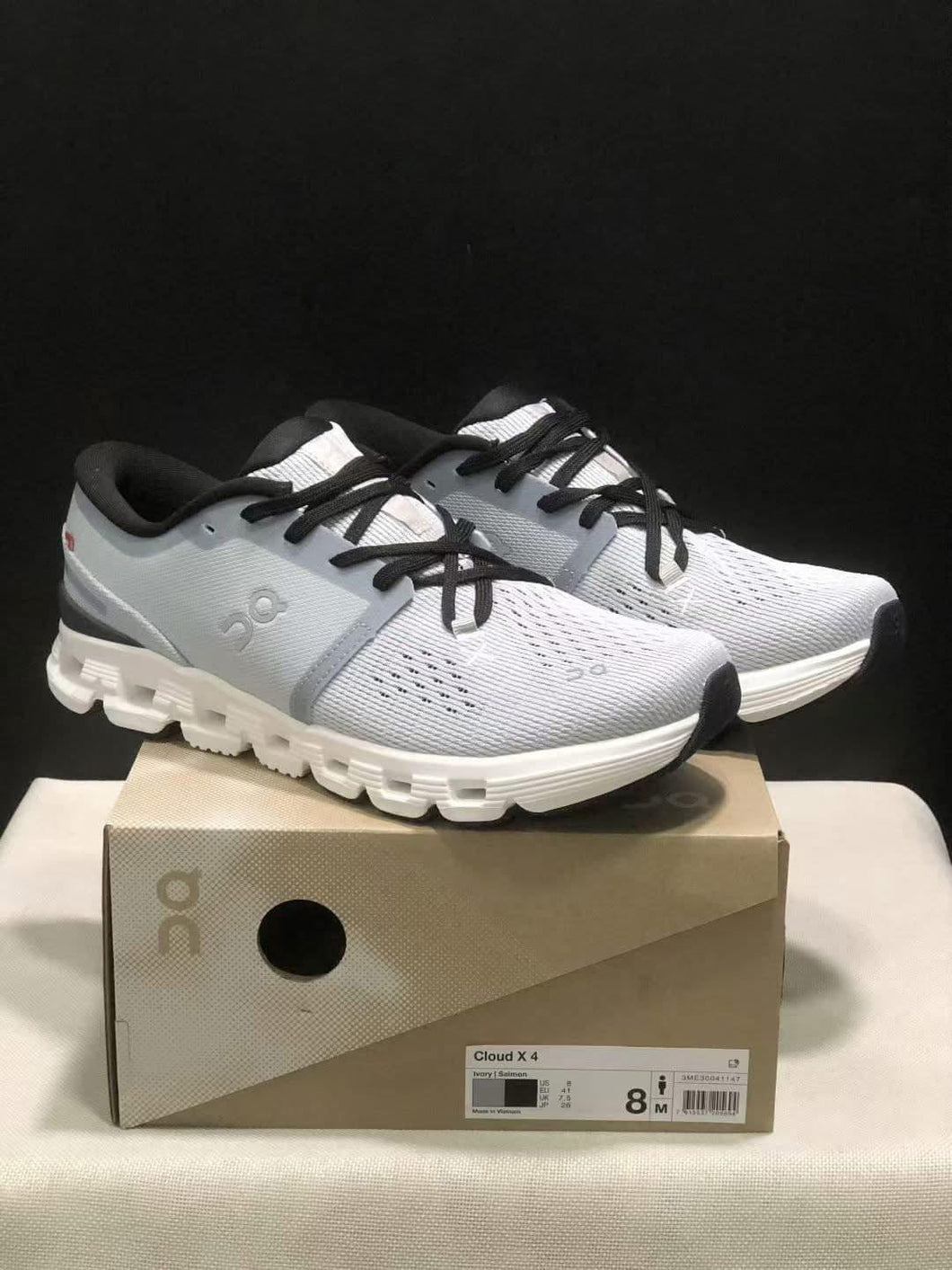 Men’s 10 - Women’s 11.5