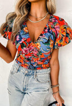 Load image into Gallery viewer, Floral Puff Sleeve Rouched Top
