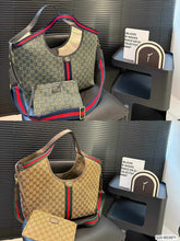 Load image into Gallery viewer, Maxi Shoulderbag
