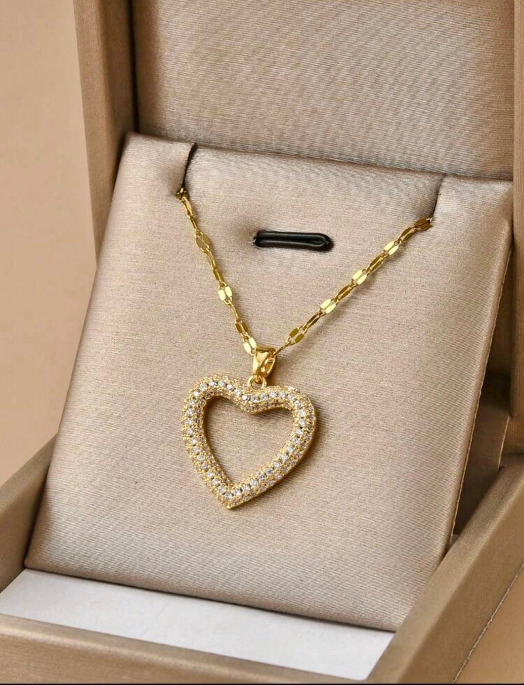 Rhinestone Heart Pendant Necklace