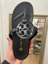 Load image into Gallery viewer, Size 8 Black Tori Sandals
