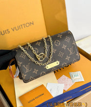 Load image into Gallery viewer, Chain Wallet Purse
