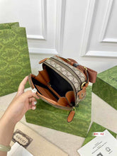 Load image into Gallery viewer, Double Compartment Crossbody
