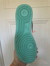 Load image into Gallery viewer, Size 8.5 Orange and Teal
